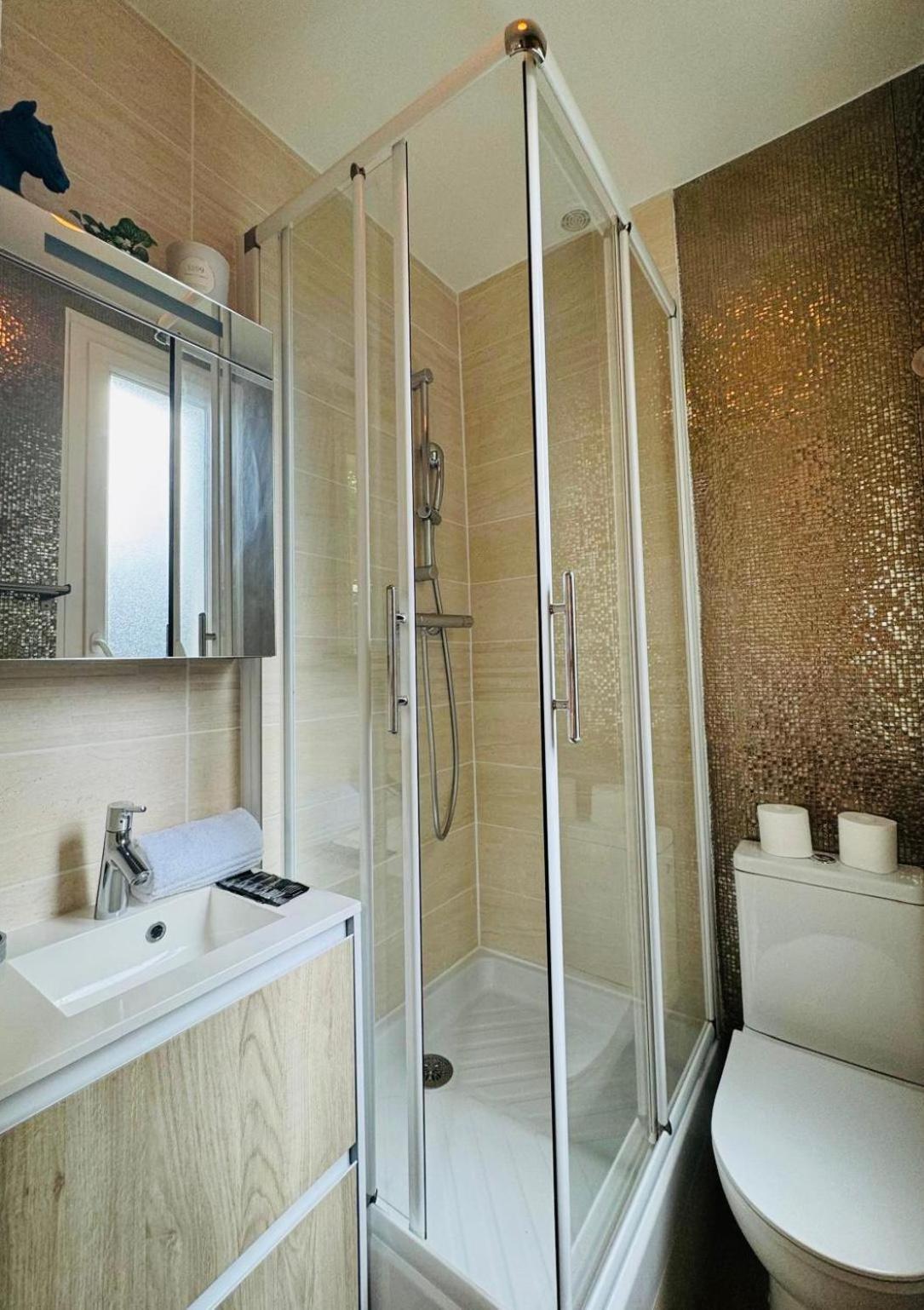 Charmant Appartement Au Coeur De Montmartre! Paris Bagian luar foto